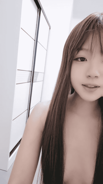 清纯尤物美女,全裸扭腰摆臀,洗完澡刮毛,特写道具抽插,爽的白浆直流