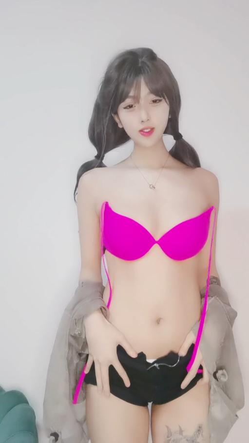 颜值不错的美女主播露脸激情大秀,颜值高身材好抖动骚奶子艳舞诱惑,掰开骚穴看特写