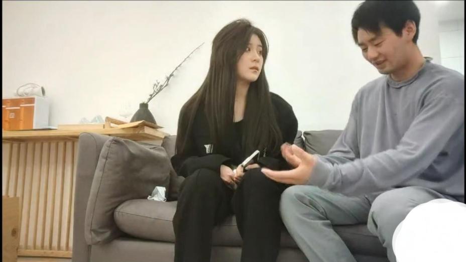 哥现在只是个传说】,小秋上场,00后大圈美女,神似迪丽热巴,佳人黑丝,干得秀发凌乱