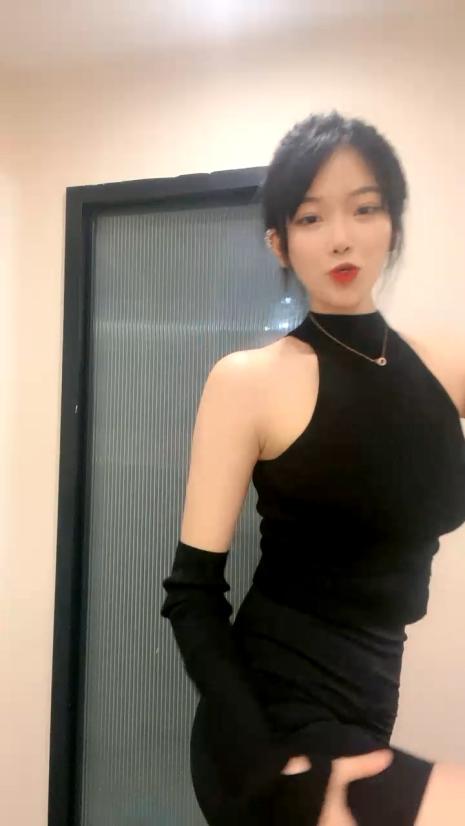 高顔值網紅女神全程露臉大秀直播,頂級尤物才藝表演,性感火辣裸舞