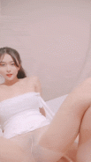 嫩模小白兔!乖巧美女自慰!雙指插入扣嫩穴,翹起屁股流出淫水
