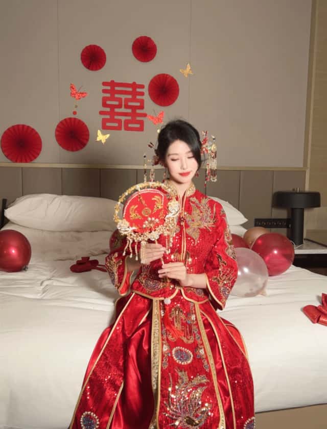 【秀人网 抖娘利世】,伴郎团轮新娘剧情,喜庆婚衣,婚房乱搞,极品身材高颜值女神,超清画质
