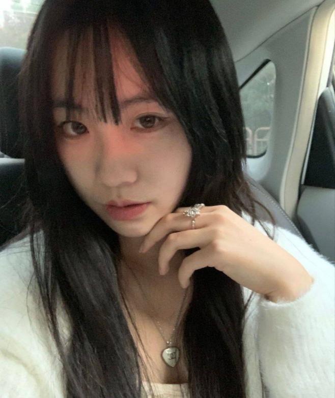 极品反差婊 颜值极高,自慰自拍,骚气十足,假阳具后入插小穴