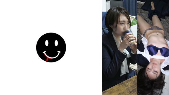 办公室诱惑:西装女郎的激情冒险。