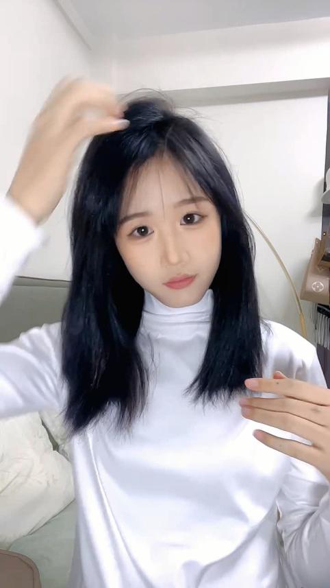 极品反差女友,满腿纹身,全程露脸精彩小秀,跟狼友撩骚互动,漏出奶子和逼逼给狼友看特写展示,精彩别错过