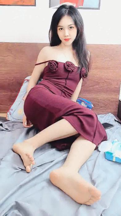 温柔的小少妇伺候大老黑激情啪啪,口交黑鬼大鸡巴让黑鬼舔逼浪叫呻吟,激情上位放肆抽插,后入草屁股真骚啊