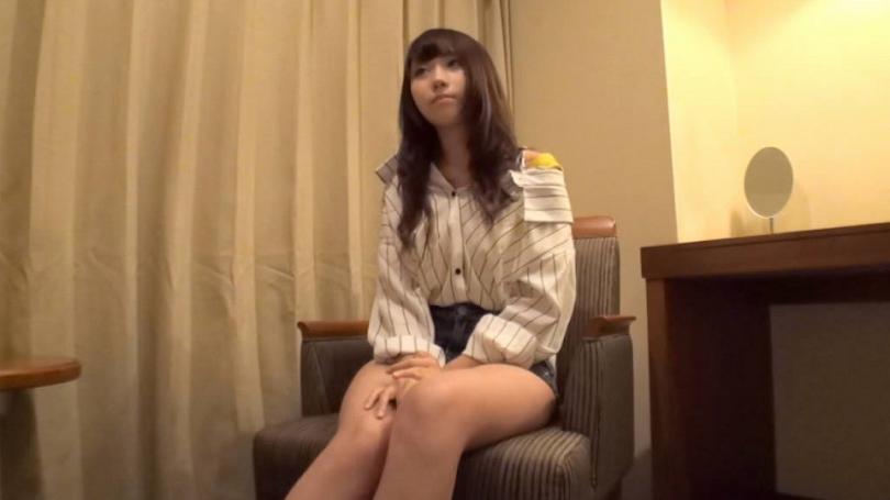 酒馆兼职女郎的诱惑初体验。。- 左右 (20岁)