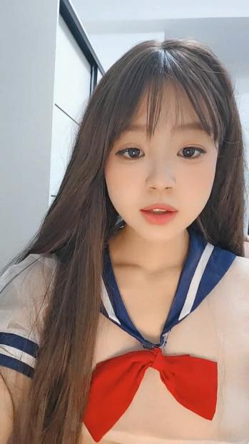 婴儿肥制服学妹的精彩大秀直播诱惑狼友,全程露脸无毛白虎逼,听狼友指挥道具蹂躏骚穴,高潮不断冒白浆刺激