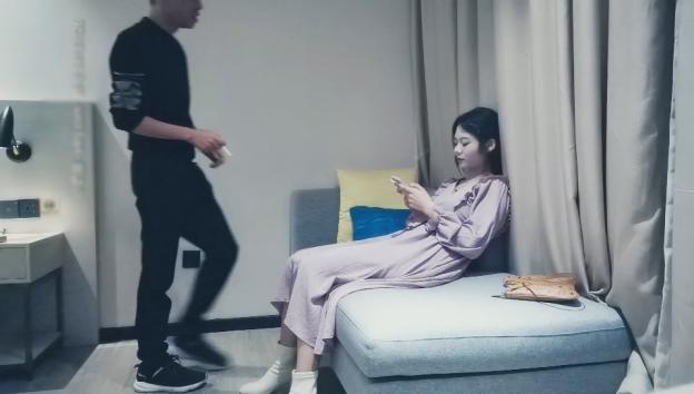 【战狼行动】今夜肚兜情趣主题,黄先生代班约操极品清纯外围,小姐姐美乳粉穴,舌吻调情配合无间