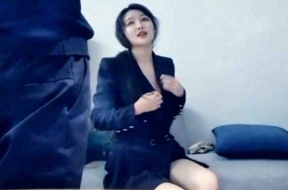 小哥大战 172CM长腿高挑 甜美外围女仆装女神,虽然长得挺瘦但是前凸后翘,奶子很大屁股翘,像郑爽一样的甜美