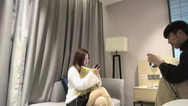 小宝寻花约了个颜值不错肉肉身材妹子啪啪,口交舔弄上位骑坐后入抽插大力猛操