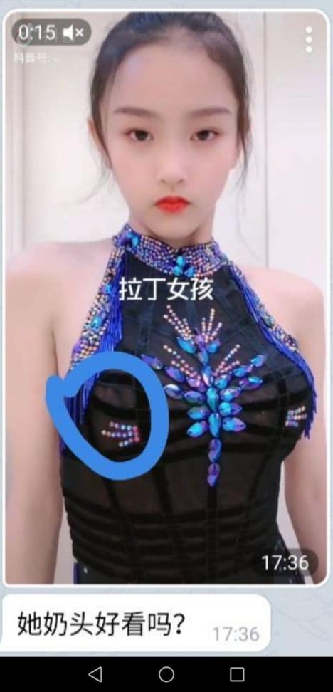 最新火爆网络的百万粉丝女神妹子跳舞的时候奶头走光