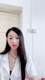 真實鄉村門診,【美女醫生】,大爺大媽們來看病的間隙,藍牙跳蛋塞到逼裏狂震,潮噴兩米有餘,饑渴極了