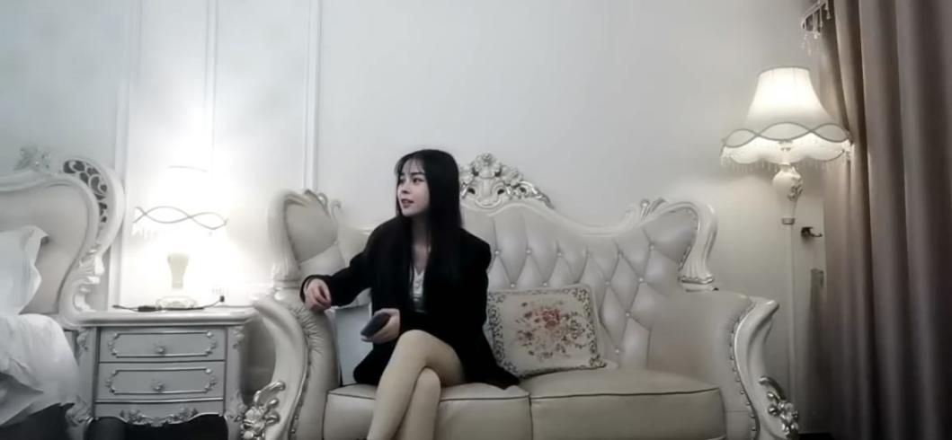 大款油哥酒店约外围偷拍极品奶茶妹直接给现金换上学生制服黑丝情趣内衣调情各种姿势草不停
