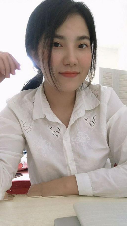 极品 风韵人妻,喝醉酒微醺的脸好迷人,说想我了,躺在浴室清晰拍下尿道口出水给我看,骚人妻就会勾引起我的欲火