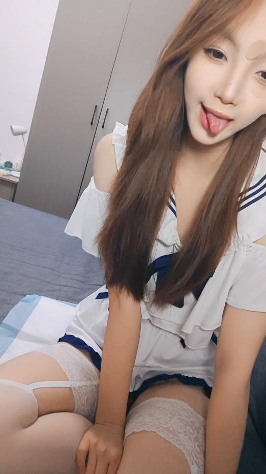 漂亮小姐姐 of [cutiekim] 身材苗条 鲍鱼粉嫩 被大鸡吧后入猛怼 口爆吃精