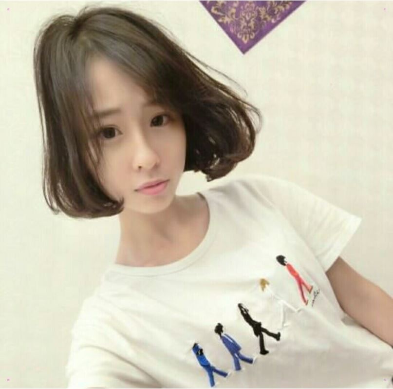 清纯又漂亮可爱奶子很圆润的小美女在宿舍被男友啪啪一脸享受之后口交后又上位