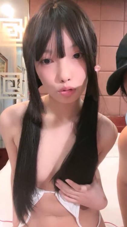 高颜值双马尾00后反差萝莉校花 窈窕身材清纯无比 吸吮舔食美穴绝妙呻吟 女上位榨精后入庭被开