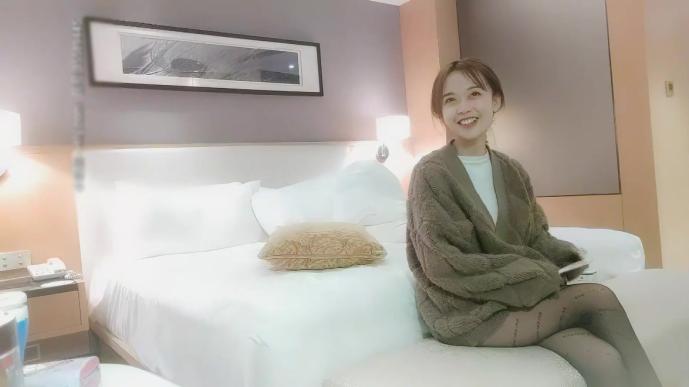 探花郎李寻欢深夜长相甜美气质萌妹,苗条身材穿上黑丝口交上位骑坐抽插