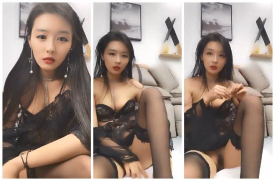 明星脸高颜值风骚美女啪啪，69丝袜道具，啪啪完还要自慰把浴巾都打湿