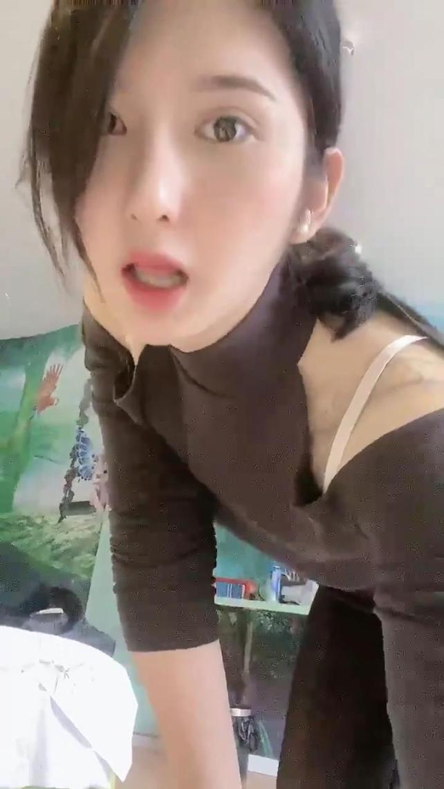 南京小骚妖ts小月亮 日常闺房自拍,可爱的男孩子骚起来没女人的事 妖声声声要精液!