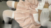 父女乱伦剧情 禽兽父亲和女儿在楼道寻刺激野战突然楼道门被打开漏出一个头吓得两人没穿裤子就跑了