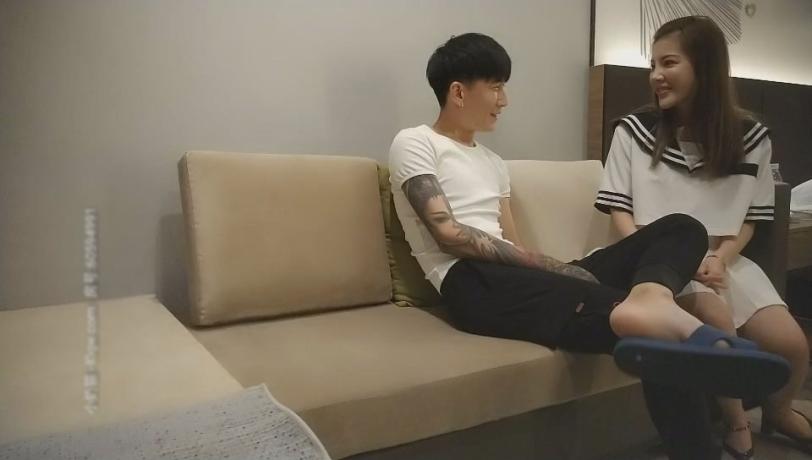 【侦探天赐】极品瑜伽小姐姐,网红脸魔鬼身材,黑丝情趣诱惑沙发啪啪,高清源码录制