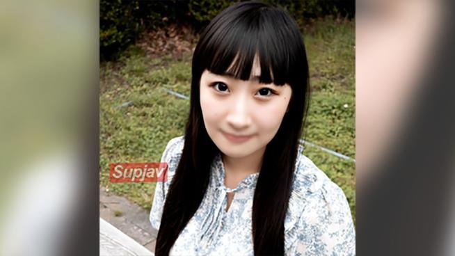 素人美少女被迫深喉,泳装中被狂干。