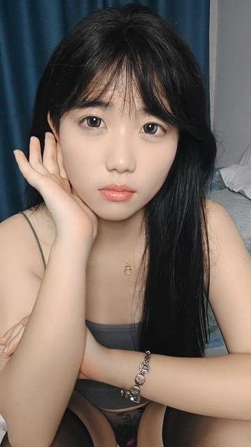 超有感觉的黑丝学妹全程露脸发骚赚学费逼里塞着跳蛋互动撩骚狼友听指挥脱光光