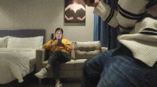 良家熟女 看你这么执着约了我几次 几年没有性生活了 哎呦宝贝舒服 哪里舒服 里面 还有点害羞捂着脸抠的淫水直流无套