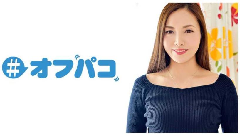 极度淫荡的小雪全裸自慰，淫水横流疯狂高潮。