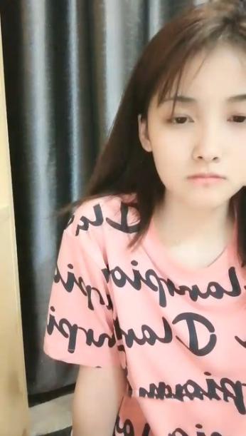 大叔淦学妹长相清纯妹子和中年大叔啪啪口交特写粉穴手指扣弄特写抽插猛操