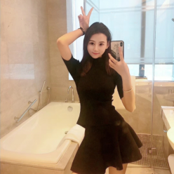 魔鬼极品身材毒药洛幽幽 涂抹精油推拿身体自慰棒加持阴穴插得浪叫不停