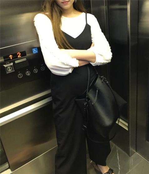 爆操高颜值女仆装车模女友 完美身材 操爽了主动骑坐鸡巴疯狂扭动 全程淫语对白操的再深一点高清1080p版