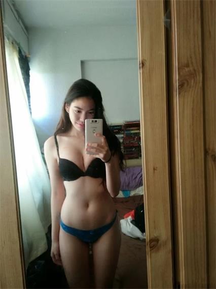 精品福利-某平台流出新加坡著名男网红和多名性感美女啪啪自拍视频外泄其中还有一位比较出名的无毛网红美女
