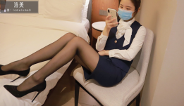 -推特网红洛美客服空姐 黑丝大长腿 丰臀美穴 浴室自插 自慰喷尿