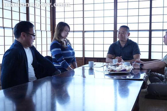 jur-469 被町內會當作乳房自慰棒的人妻 調教熟乳的中年大叔輪姦集會 風間由美