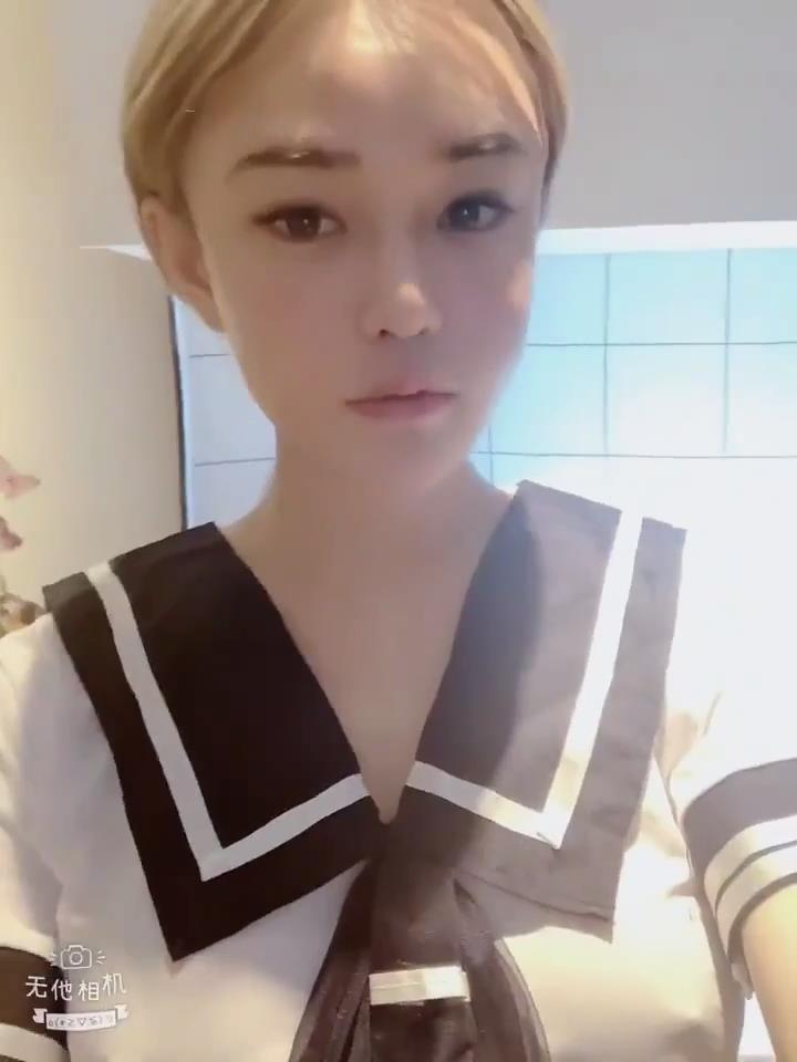 -妖圈大佬ts秦梦 长袜jk装人妖教你如何舔男人的鸡巴会吃的妖妖 灵动的小舌 含的真舒服
