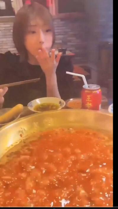 高顔值美眉吃雞啪啪 小貧乳 小粉穴 跳蛋調教 穿情趣内衣上位騎乘全自動 表情享受