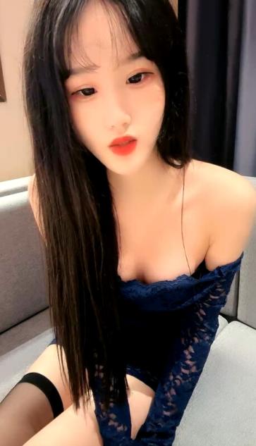 極品顔值美少女新人剛下海收費房給大家秀一波170cm黑絲美腿假屌猛捅騷逼妹妹玩的挺開