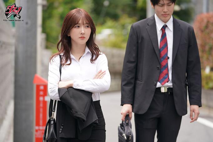 dass-533 知人デリヘル本番ナシのデリヘル呼んだら高圧的な先輩がやってきた 大槻ひびき