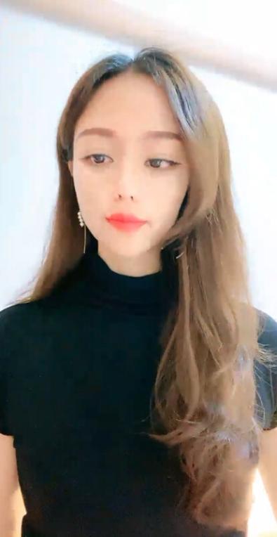 170cm九頭身大波浪頂級美禦姐性感大長腿脫下褲子怼着鏡頭假屌後入插穴換上吊帶黑絲更是誘惑