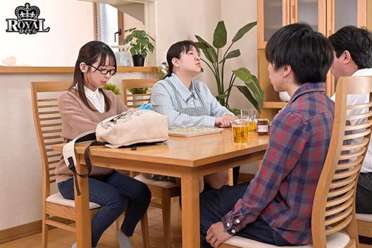 royd-259 僕の姉は地味で控えめですが眼鏡を外すと絶世の美女で我慢できず迫ったら素股からの生挿入で初中出しをさせてくれました 天羽りりか
