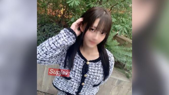 两发射精。和朋友一起报名，结果只有我被叫到，脱掉衣服露出G罩杯巨乳，害羞中也在镜头前大胆表演。