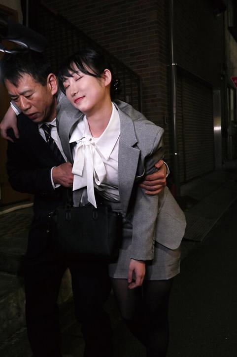 nact-003 飲みすぎたフリしてデカチン上司を誘惑する淫乱女子社員 雪代美鳳