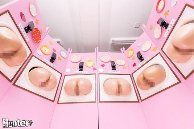 huntc-467 壁尻展覧会2 美術部の文化祭の特設コーナーは女子部員たち自らの生尻を展示する壁尻見て触れて挿れて楽しめるスケベすぎる芸術作品の展覧会