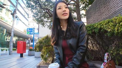 才色兼备OL,湿滑的深喉,激烈的抽插让她娇喘连连,欲望横流。