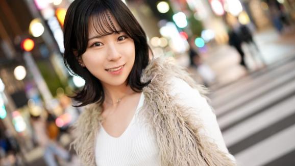 激情初体验，小动物系美少女大胆求欢，久违的性爱激烈无比，声声呻吟难以自抑。