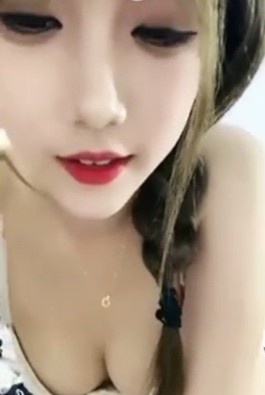 【章哥经典】妹子用大号假JJ插出白浆，情绪价值提供的很足 Chinese homemade video