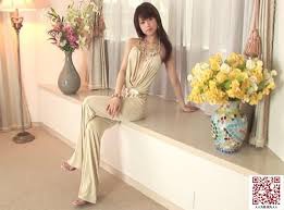 网络上不满的少女们，疯狂发泄欲望。